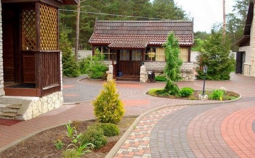 Тротуарная плитка для дорожек на даче (44 фото): природный эко-камень в виде ромба, материалы «паутинка» и под дерево для сада (плитка, дорожка, тротуарный) Тротуарная плитка для дорожек на даче (44 фото): природный эко-камень в виде ромба, материалы «паутинка» и под дерево для сада