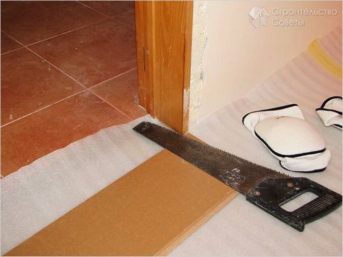 Укладка ламината в дверном проеме своими руками - как правильно уложить ламинат (дверной, покрытие) Укладка ламината в дверном проеме своими руками - как правильно уложить ламинат