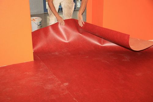 Укладка линолеума на фанеру: как правильно класть на деревянный пол, какое покрытие лучше стелить на бетонное основание, какая толщина нужна, технология настила своими руками