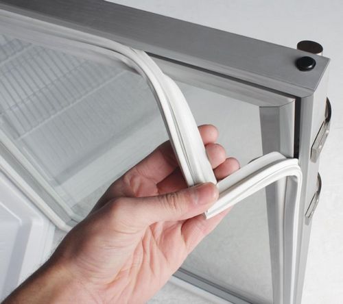 Уплотнитель для холодильника: замена резинки на двери, как поменять на Индезит своими руками, чем приклеить