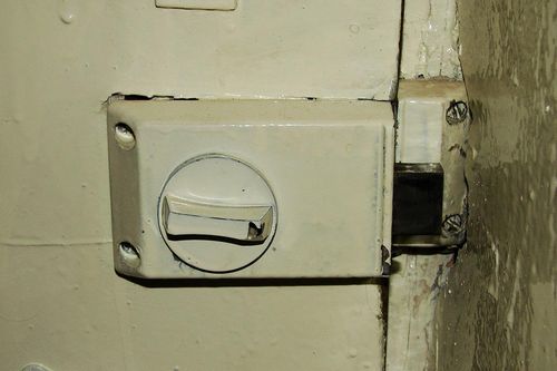 Установка замков на металлические двери: врезка накладного, входные как установить, вставить дверную вставку (замок, отверстие) Установка замков на металлические двери: врезка накладного, входные как установить, вставить дверную вставку