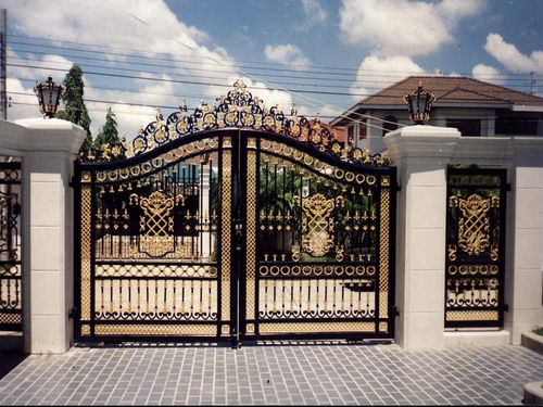 Ворота с элементами ковки (42 фото): выбираем художественные кованые узоры для заборов и накладки на деревянные изделия (ворот, кованый, ковка) Ворота с элементами ковки (42 фото): выбираем художественные кованые узоры для заборов и накладки на деревянные изделия