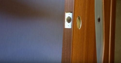 Врезка замка в межкомнатную дверь своими руками: фото, видео (замок, дверь) Врезка замка в межкомнатную дверь своими руками: фото, видео