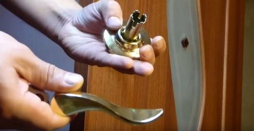 Врезка замка в межкомнатную дверь своими руками: фото, видео (замок, дверь) Врезка замка в межкомнатную дверь своими руками: фото, видео
