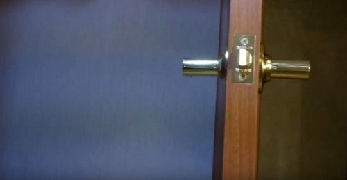 Врезка замка в межкомнатную дверь своими руками: фото, видео