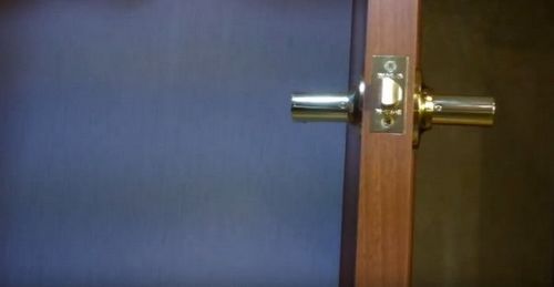 Врезка замка в межкомнатную дверь своими руками: фото, видео (замок, дверь) Врезка замка в межкомнатную дверь своими руками: фото, видео