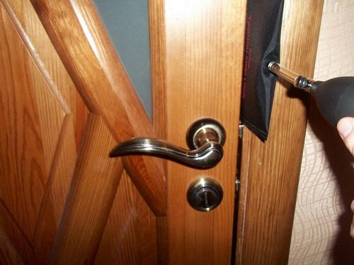 Захлопнулась дверь в квартиру как открыть: в комнату попадает межкомнатная, входная без ключа захлопнувшаяся
