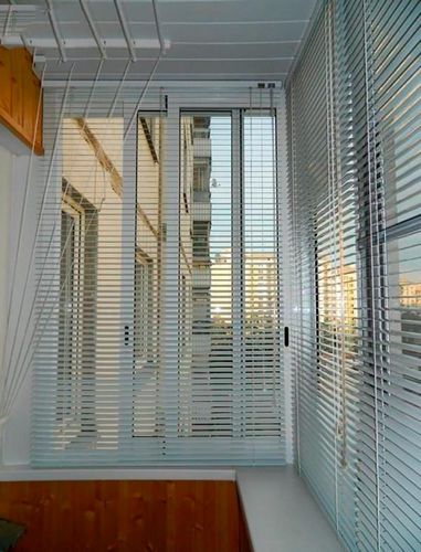Жалюзи на балкон (75 фото): какие лучше на лоджию и окно с балконной дверью