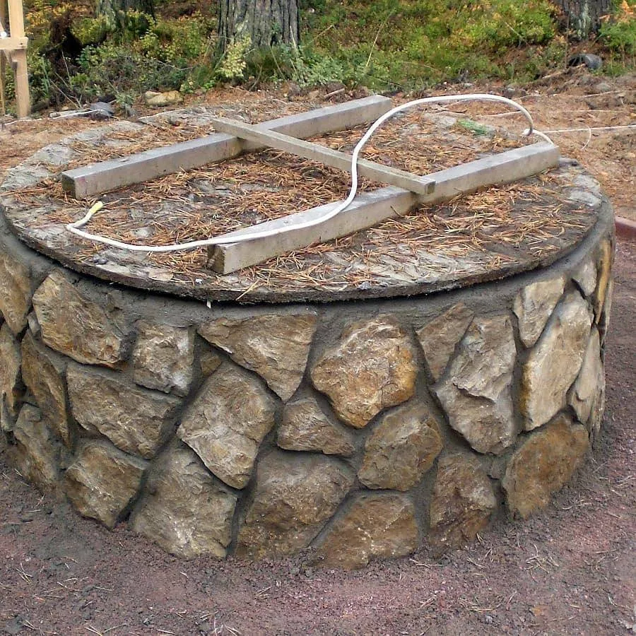 Оформление колодца на даче - нюансы и необычные примеры