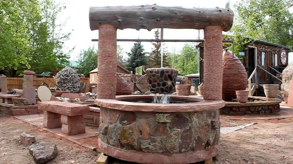 Оформление колодца на даче - нюансы и необычные примеры