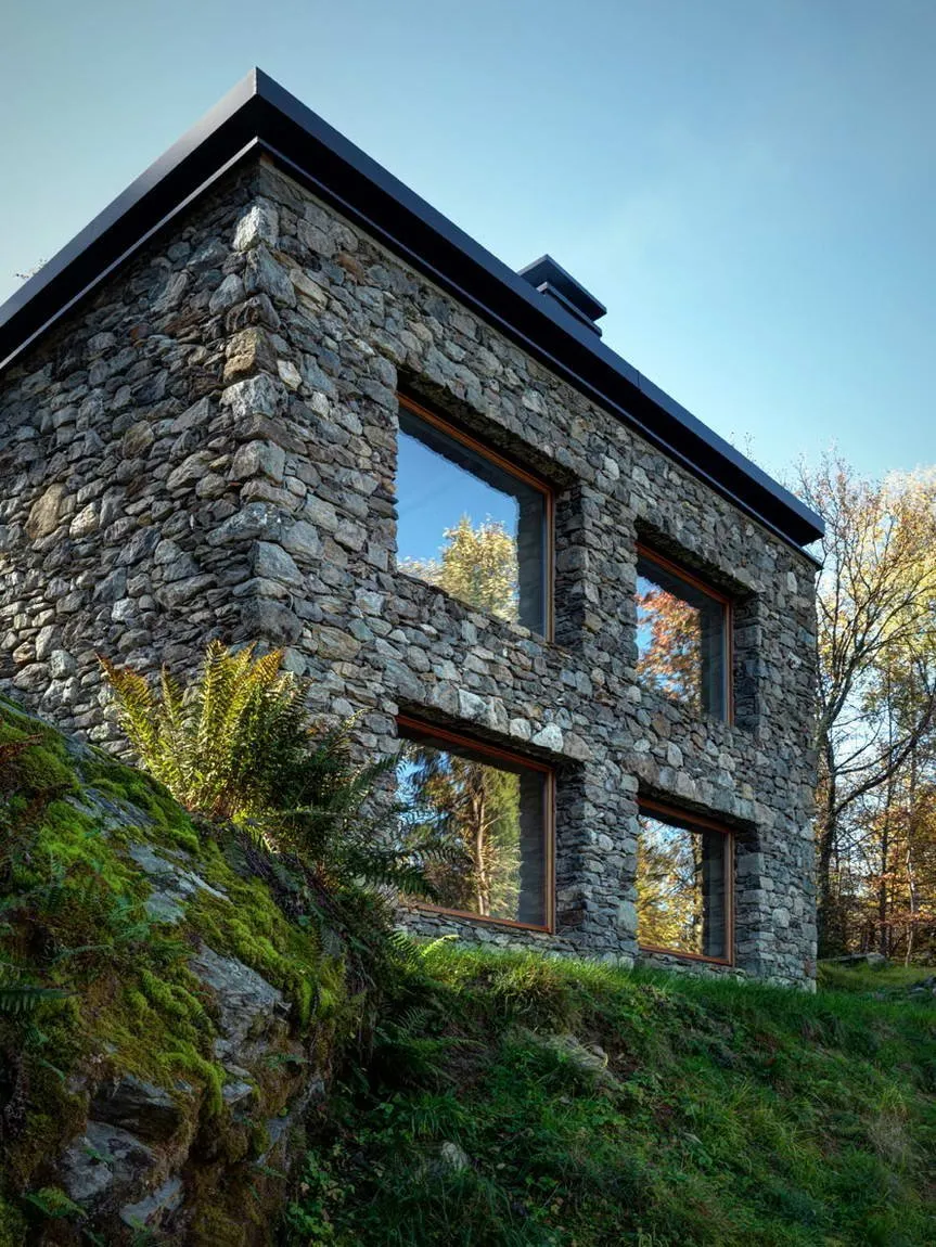 Каменный дом (Stone House / casa do Penedo; Гимараеш, Португалия)