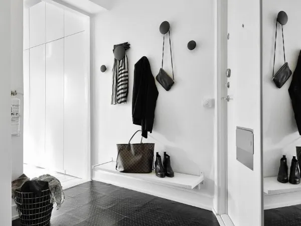 чёрно-белый дизайн коридора в квартире 