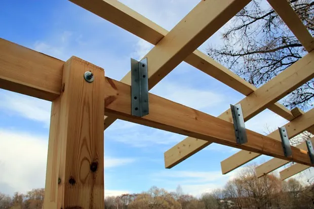 Как сделать навес к дому своими руками быстро и дёшево – проектирование и монтаж 296 Как сделать навес к дому своими руками быстро и дёшево – проектирование и монтаж 295