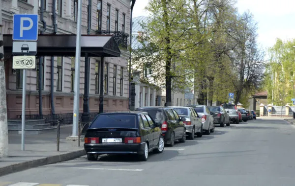 Парковка в городе 