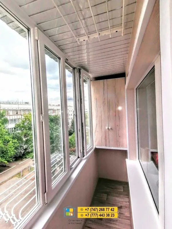 Шкаф на балкон стены из ламината
