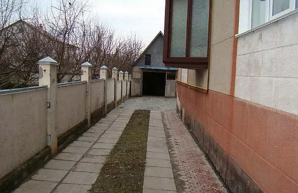 Минимальное расстояние до границы соседнего участка