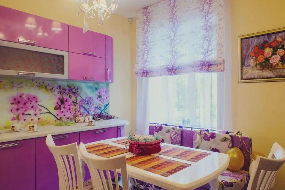 Фиолетовые шторки для кухни