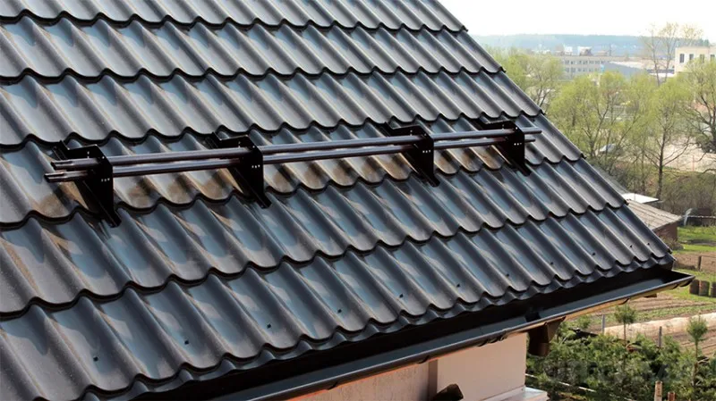 Для крыши дома из газоблоков подходят металлочерепица, шифер, профнастил, битумная или керамическая черепица