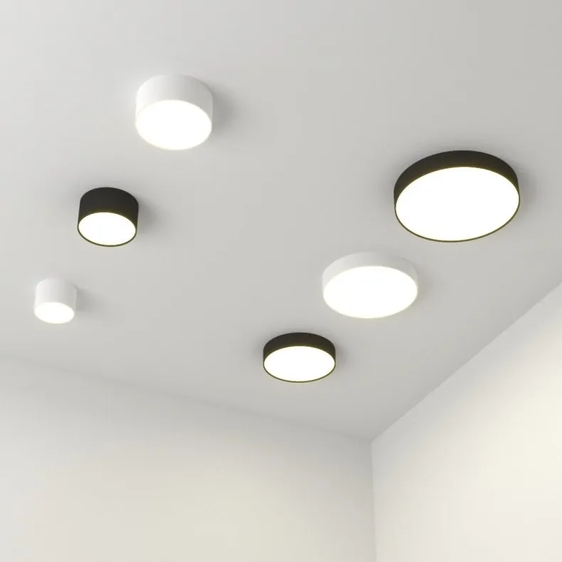 Разный формат светильников на натяжном потолке