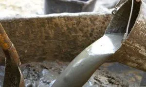 Готовится бетонная смесь