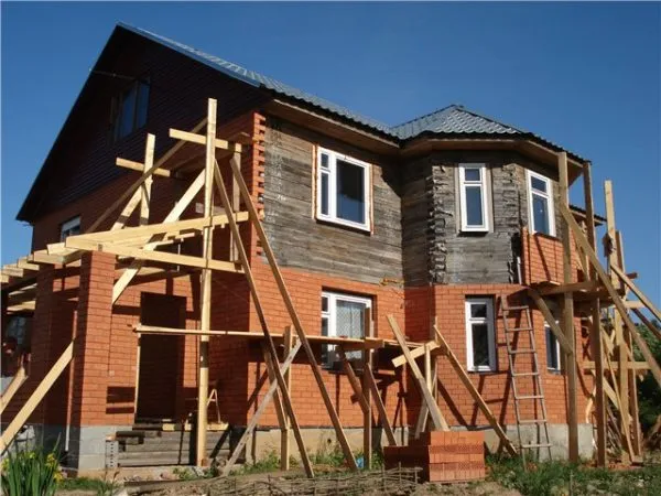 Облицовка деревянного дома кирпичом