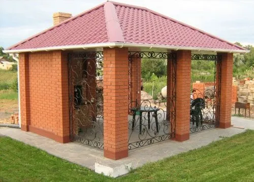 Тротуарная плитка в беседке
