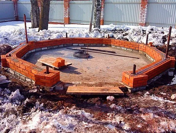 Беседка на монолитной бетонной плите