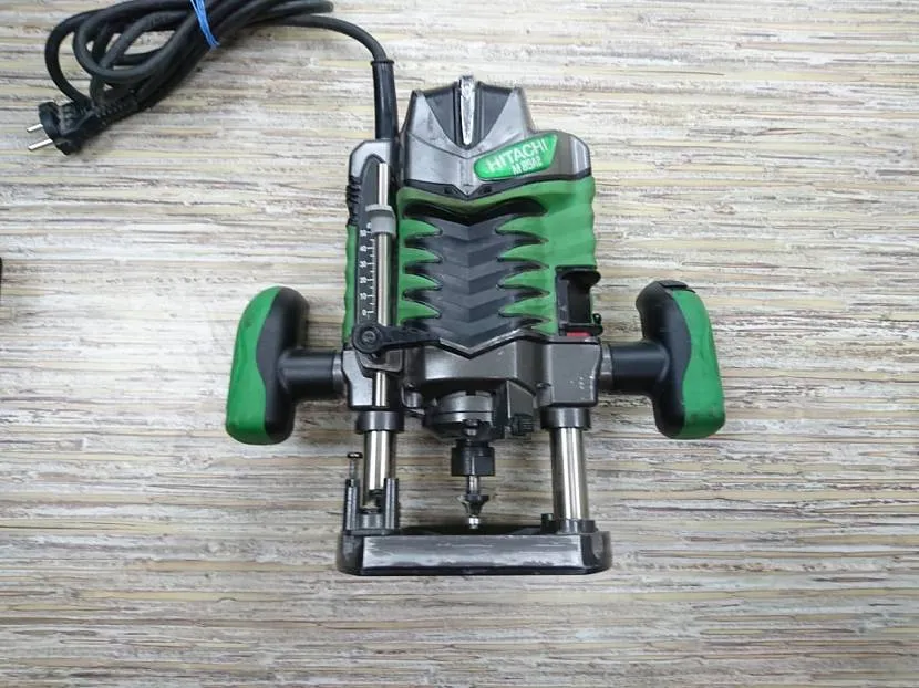 Модель Hitachi M12V2 Модель Hitachi M12V2