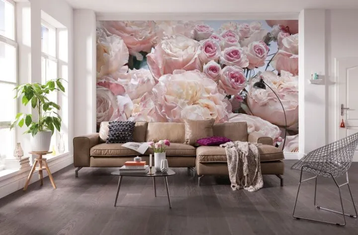Фотообои с изображением роз в интерьере гостиной