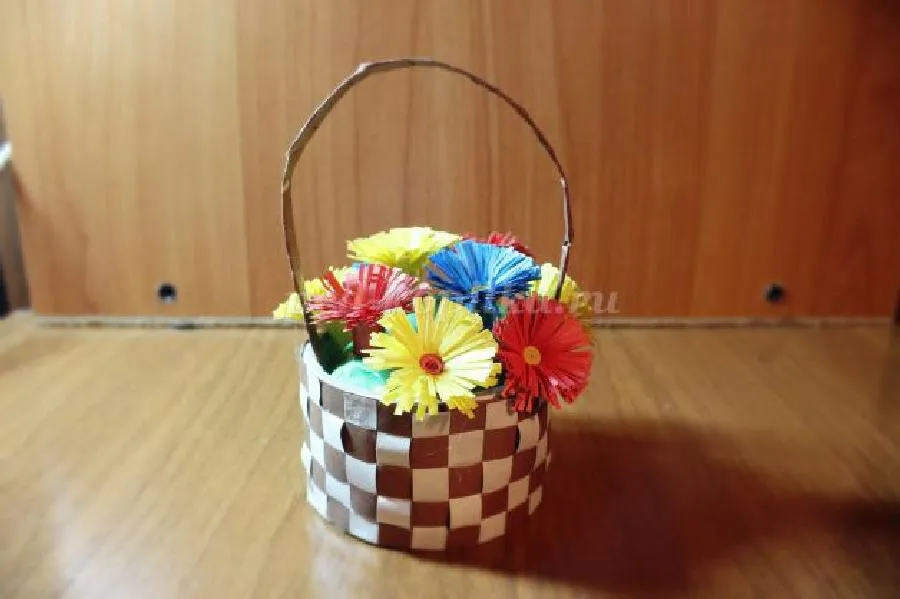 Аппликация цветы в корзине из цветной бумаги