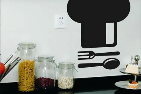 наклейка с изображением кухонных предметов