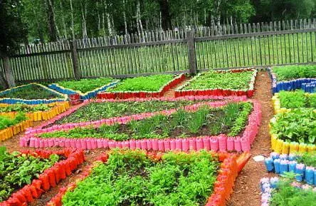 оградка из бутылок