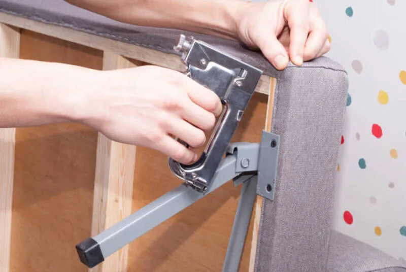 Как сделать перетяжку дивана своими руками: демонтаж обшивки, материалы и инструменты, пошаговое руководство