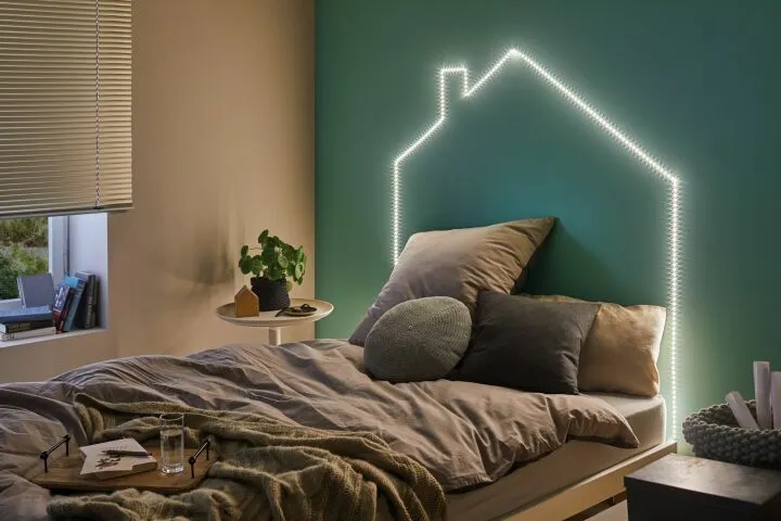 Декоративное освещение led-лентой в спальне на даче