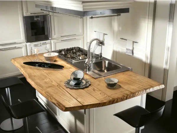 Деревянная кухонная столешница – что может быть уютнее и красивее?