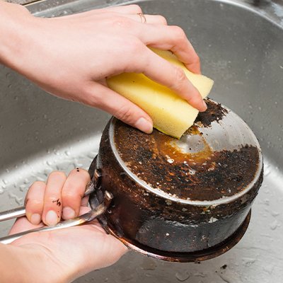 КАК ОТМЫТЬ ПРИГОРЕВШУЮ КАСТРЮЛЮ КАК ОТМЫТЬ ПРИГОРЕВШУЮ КАСТРЮЛЮ