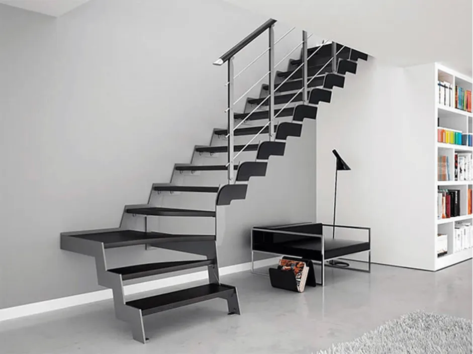Металлические поворотные лестницы с забежными ступенями
