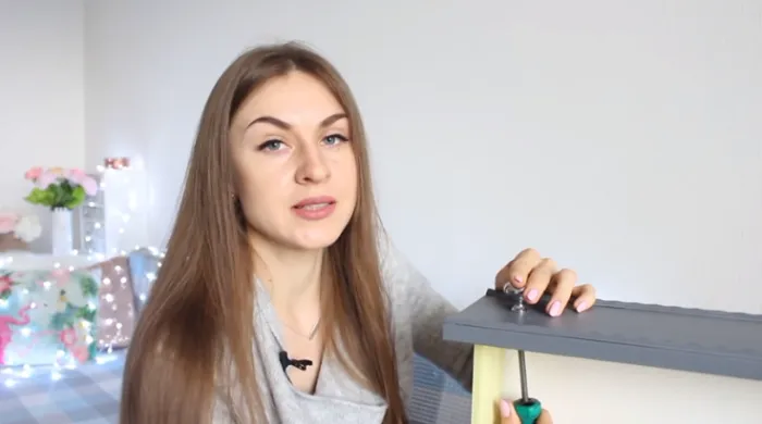 На выдвижных ящиках Надежда установила ручки. | Фото: youtube.com.