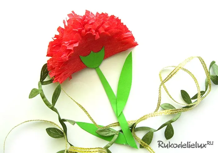 Цветок гвоздики из гофрированной бумаги