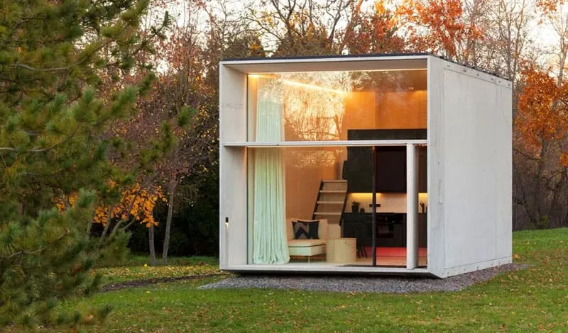 Такие уютные мини-домики для отдыха можно установить как на даче, так и на территории загородного коттеджа, к примеру, для размещения гостей