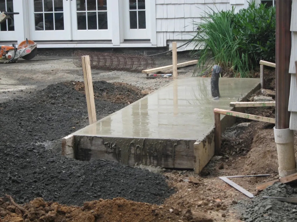 Приготовление бетона и заливка