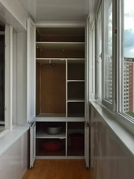 Шкаф на балконе и наполнение