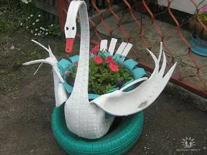 Лебедь из покрышки