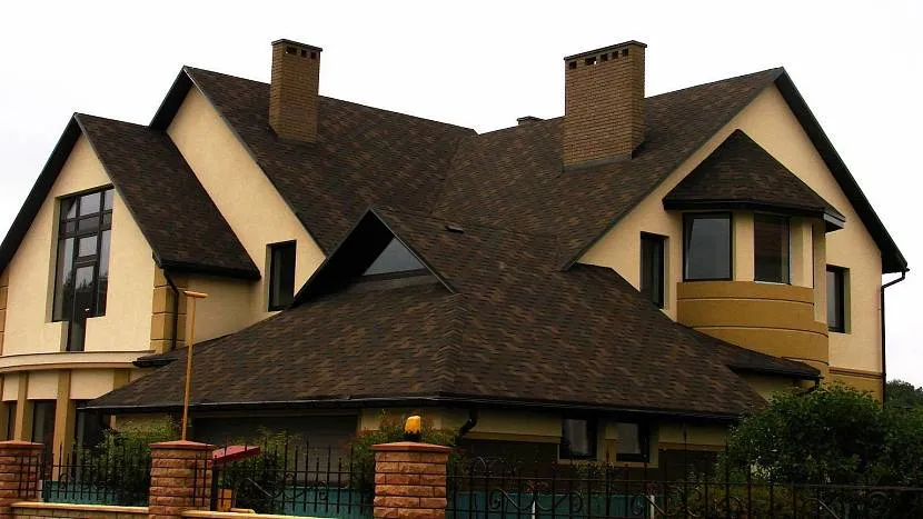 Красивая комбинированная крыша