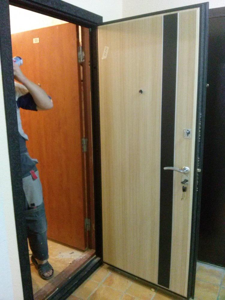 Стоимость и этапы замены входной двери Стоимость и этапы замены входной двери