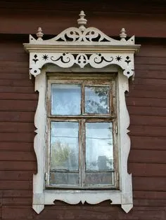 Кологрив. Часть 2. Деревянные дома, наличники (2007, 2012).: russiantowns Wooden Architecture, Architecture Details, House Window Design, House Design, Salvaged Decor, House Trim, Cottage Exterior, Window Dressings