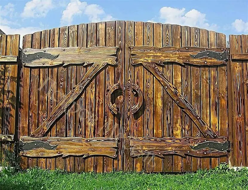 Дверца из лиственной породы Дверца из лиственной породы