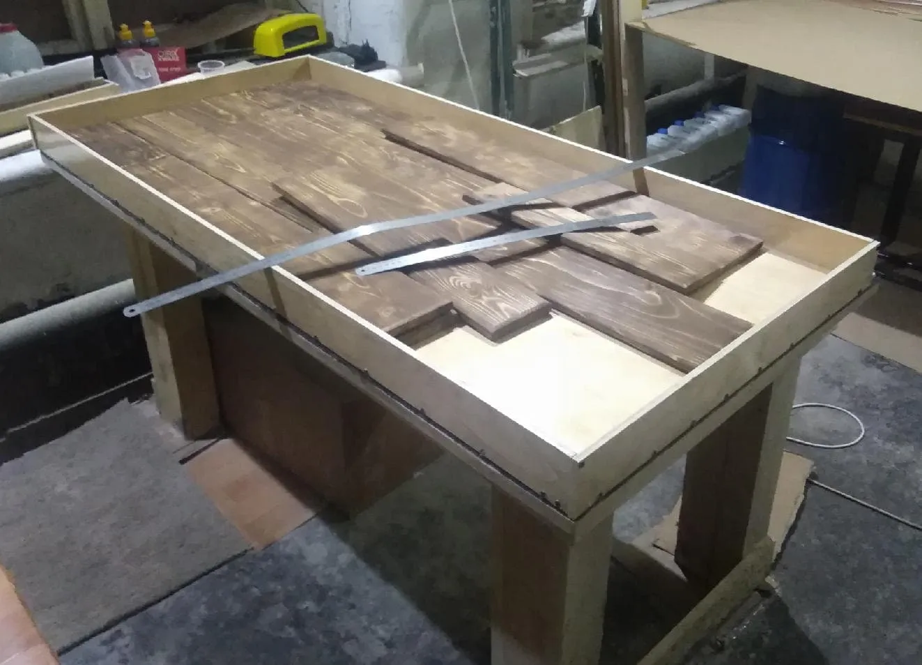 Изготовление столешницы из эпоксидной смолы Изготовление столешницы из эпоксидной смолы