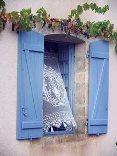 case provenzali con persiane azzurre Window Shutters, Window Boxes, Blue Shutters, Old Windows, Through The Window, Habitat, Doorway