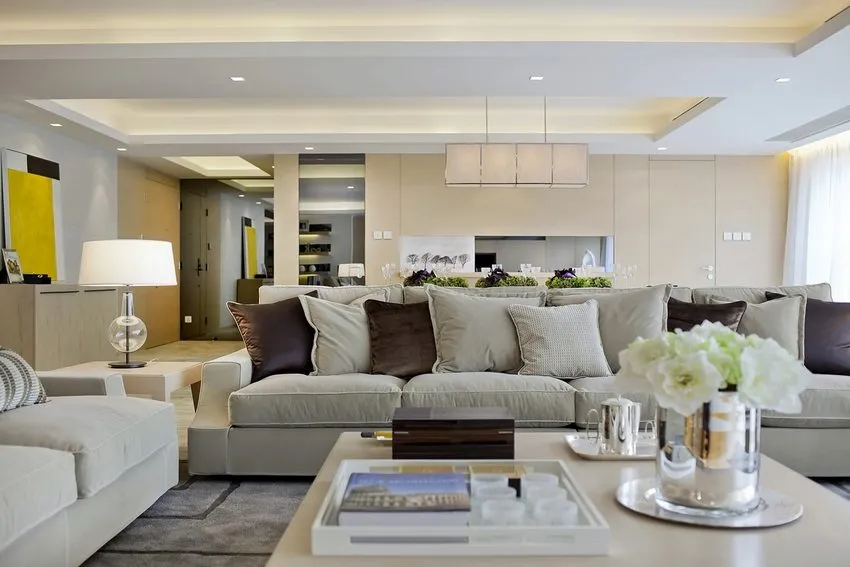 Современный дизайн гостиной с потолком из гипсокартона